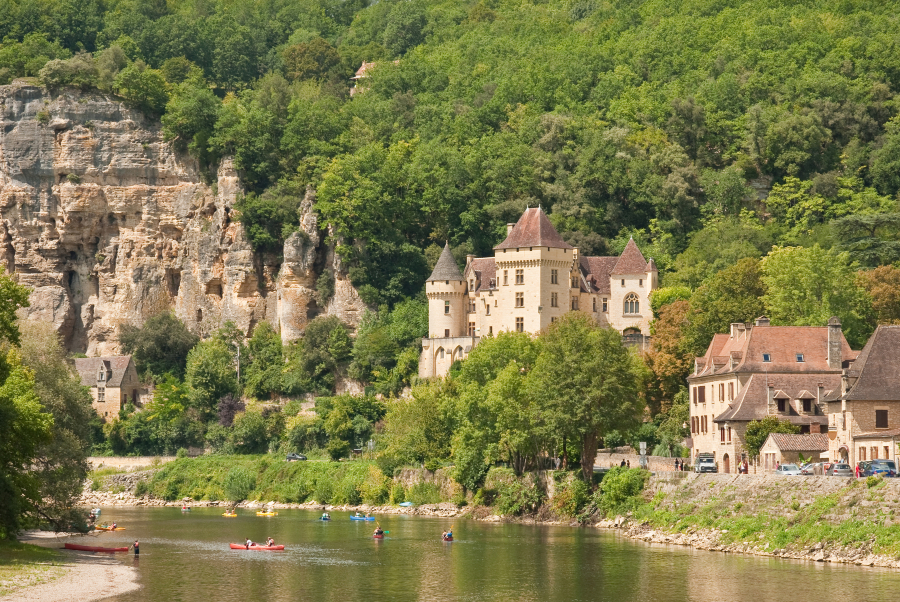 Welke campings zijn beschikbaar aan het meer in Dordogne?